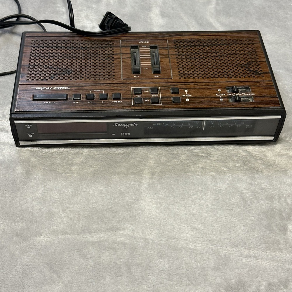 Vintage Realistic Chronomatic 251 Dual Alarm Clock AM/FM Radio #12-1559 Working
